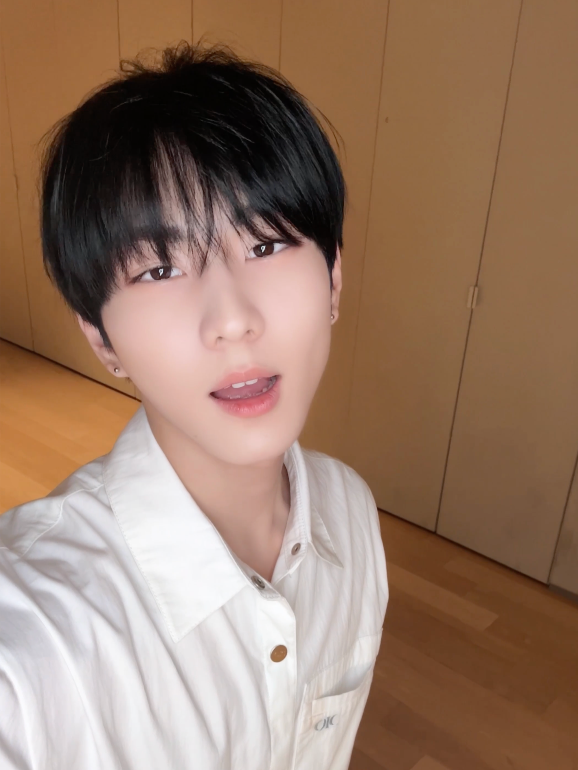 A post by @enhypen on TikTok caption: rock yo body🕺 #JUNGWON #JAY #ENHYPEN