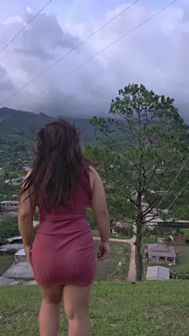 A post by @banessa12318 on TikTok caption: ⛰️🌿💖#elcamponopara👨‍🌾🌱🌱 #viral_video #buenamusica🎶🎤🎧 #viral #parati 