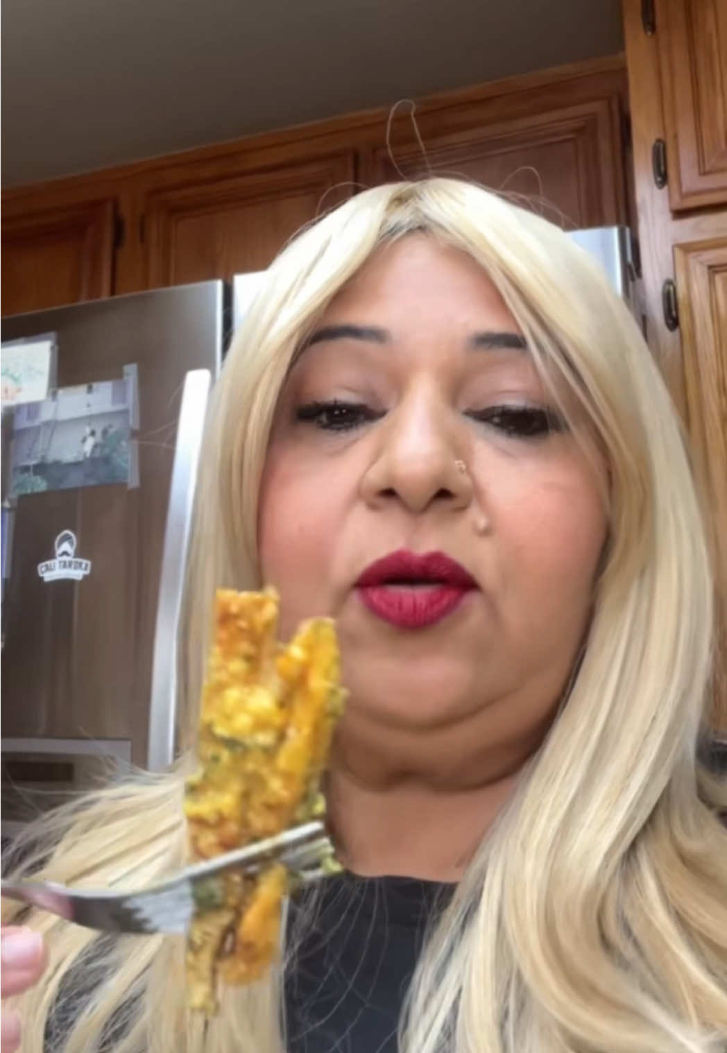 A post by @vivekksharmaaa on TikTok caption: Kimberly tera dimaag set aa  @Cali Tardka  #chickenfries #garlicnaan #samosa #butterchicken #turkeymasala #rice #food #Foodie #punjabitiktok #browntiktok #desitiktok #humour #funny #lol #fyp #foryou #foryoupage #viral #trending 