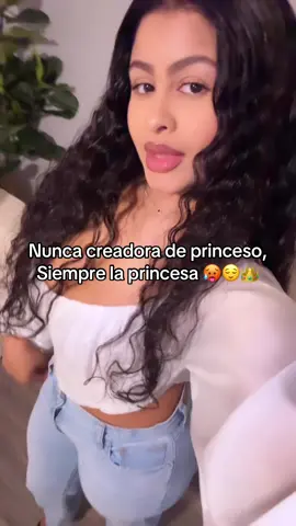 A post by @lun00.0 on TikTok caption: Y me excusan me encantan los hombres masculinos y protector 🤤🤤😍🥵🙆🏻‍♀️