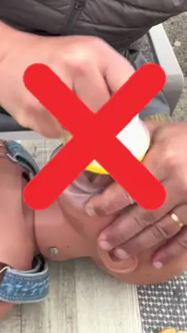 A post by @lvprvention on TikTok caption: 🚨 ATTENTION ARNAQUE ! 🚨 Une grosse escroquerie circule sur les réseaux sociaux : un prétendu appareil “anti-étouffement” sans AUCUNE preuve scientifique ou médicale ! 😱 Ne tombez pas dans le piège, les conséquences pourraient être GRAVES. ⚠️ Protégez-vous, informez-vous et partagez pour éviter le pire ! 💡 #Arnaque #Santé #Méfiance #enfant 