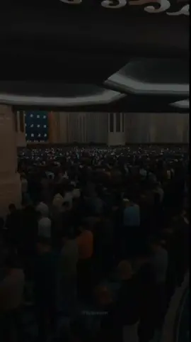 A post by @ahmet_yuusuf on TikTok caption: فَإِذَا قَضَیۡتُمُ ٱلصَّلَوٰةَ فَٱذۡكُرُوا۟ ٱللَّهَ قِیَـٰمࣰا وَقُعُودࣰا وَعَلَىٰ جُنُوبِكُمۡۚ فَإِذَا ٱطۡمَأۡنَنتُمۡ فَأَقِیمُوا۟ ٱلصَّلَوٰةَۚ إِنَّ ٱلصَّلَوٰةَ كَانَتۡ عَلَى ٱلۡمُؤۡمِنِینَ كِتَـٰبࣰا مَّوۡقُوتࣰا  [Surah An-Nisāʾ: 103] #surahannisa #tobecontinued #quran #quran_alkarim #القران_الكريم #quranrecitation #sheikhsalahbukhatir #foryoupage❤️❤️ #muslim #somalitiktok #ahmetyuusuf 