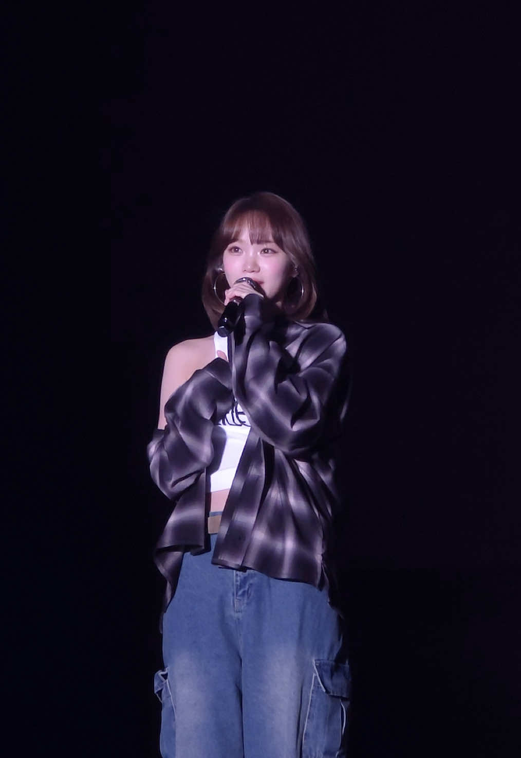 A post by @le_sserafim on TikTok caption: Thank you KITAKYUSHU💓 @ 2025 LE SSERAFIM TOUR 'EASY CRAZY HOT' IN KITAKYUSHU #LE_SSERAFIM #르세라핌 #EASY_CRAZY_HOT #EASY_CRAZY_HOT_IN_JAPAN 