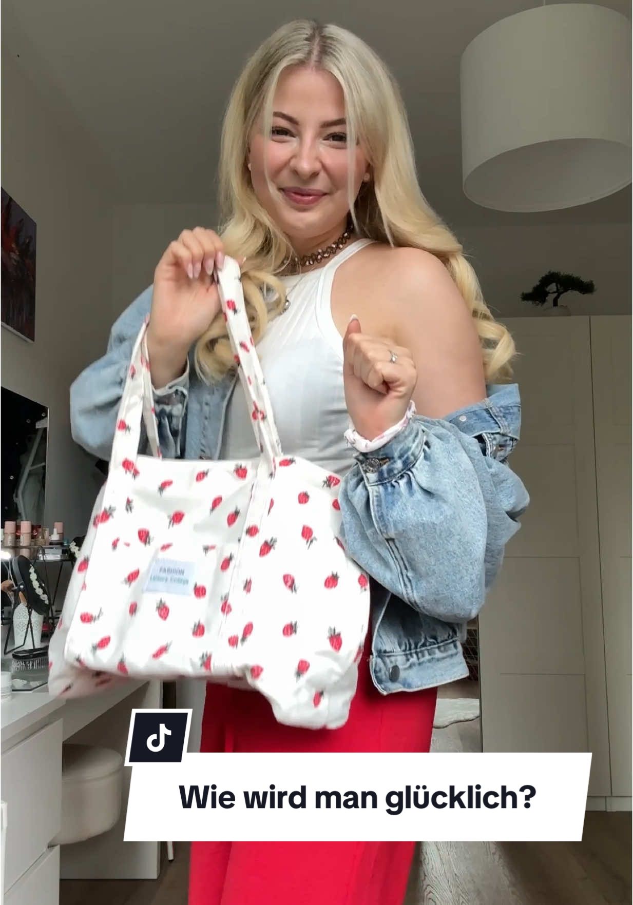 A post by @chaospony_ on TikTok caption: Wie wird man glücklich? ✨ Instagram: Chaospony 📍 #asmrjanina #fyp #fypage #fürdich #fy #trendiing #viralvideo #vlog #MaestriDelPov #equestrianlife #foryoupage #reminder #selfcare #loveyourself 