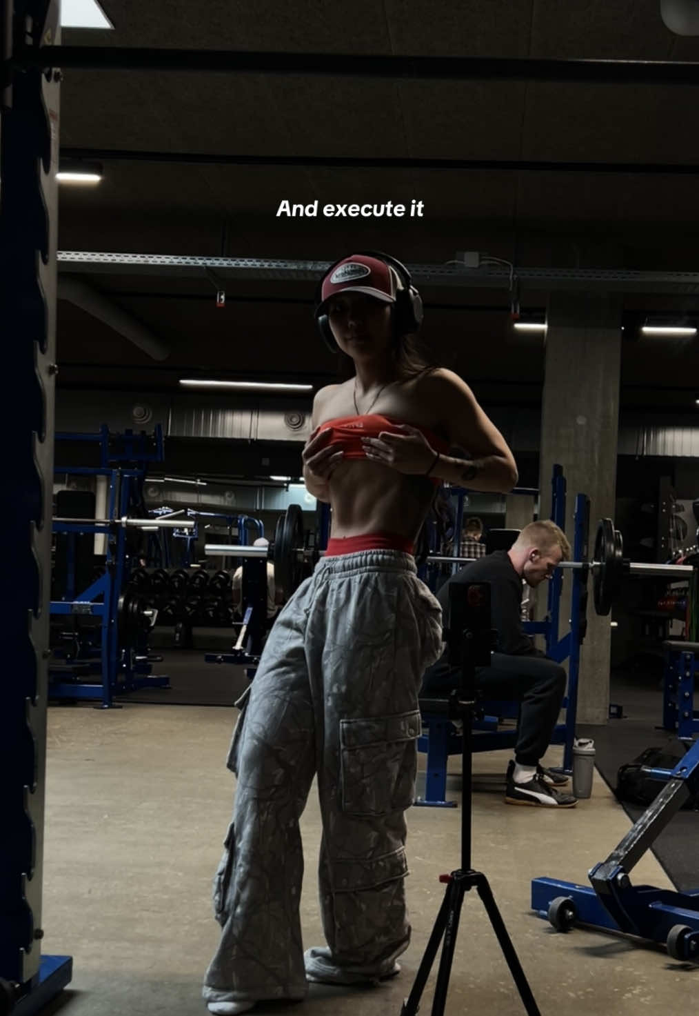 A post by @movesenlifts on TikTok caption: 👑 @DFYNE | code: MIE #gym #gymtok #gymrat #fittok #Fitness #gymgirlsoftiktok #girlswholift #transformation #progress 