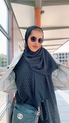 A post by @siriyocaad571 on TikTok caption: #france🇫🇷 #nantes #siriyocaad3🥰 @xidigtajarmalka1 @Manaal. dhal suldaan❤️❤️ @hodan abdirahman,k,suleiman @TiRiiG’🐅Araweelo 97🐅 @💎WARDA🐅XASHII1🦁💎🧡 