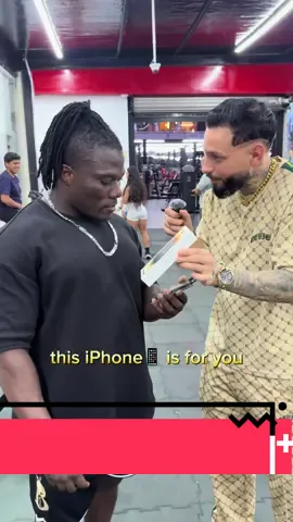 A post by @rafaelo.ro on TikTok caption: I give my iPhone💛