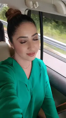 A post by @thrikala_dharani on TikTok caption: දවසම Lip colour එක තියාගන්න රහසක් 🎀 #thrikaladharani #topmodelsbythrikaladharani #foryou #fyy #fypage #foryoupage #fy #fyyyyyyyyyyyyyyyy #fyp #fy #fppppppppppppppppppp 