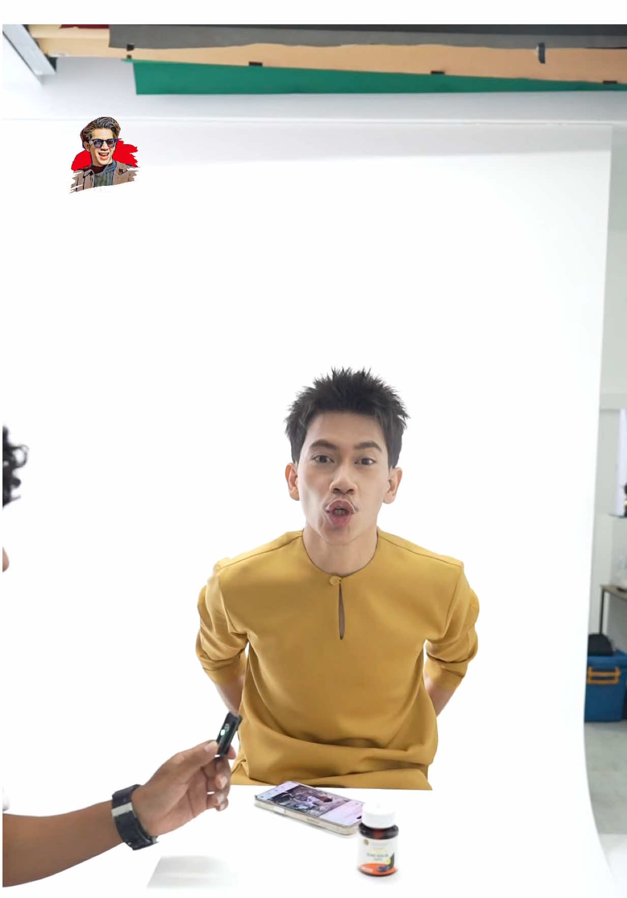 A post by @chalee11 on TikTok caption: 1 วันของโผ๊มมมม ถ่ายพรีเซนเตอร์? 