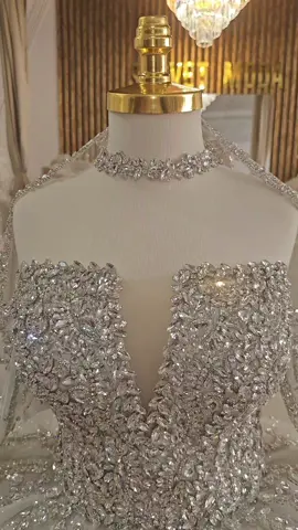 A post by @servet_moda on TikTok caption: #servet #moda #plovdiv  tel.089 302 1018 🧿 👑 