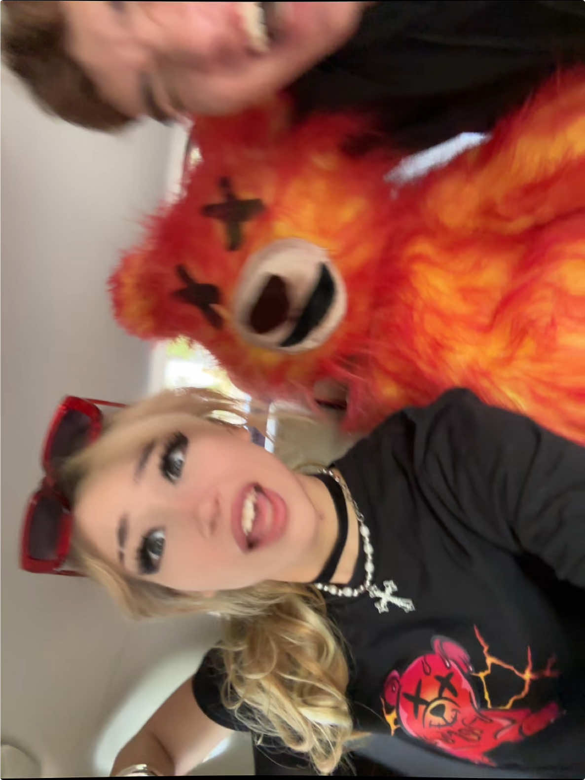 A post by @linsho on TikTok caption: LAVA BEAR SERIALA IZLEZE V PROFILA NA @LAVA BEAR 🌋🐻 ZAMINAVAI DA GLEDASH 😍😍😍 @APG 
