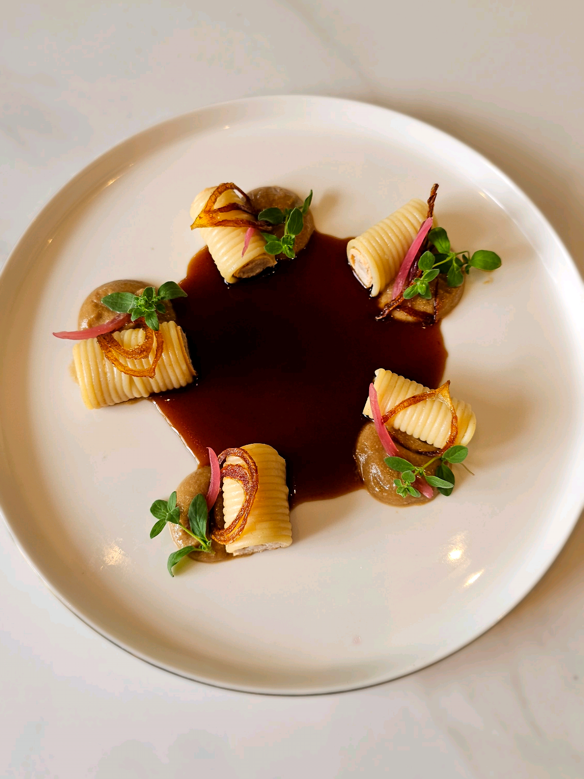A post by @nabil_zemmouri on TikTok caption: continuez à me donner vos défis de restes les plus insolites se verront réalisés :)  #recette #TikTokFood #antigaspi #pasta 