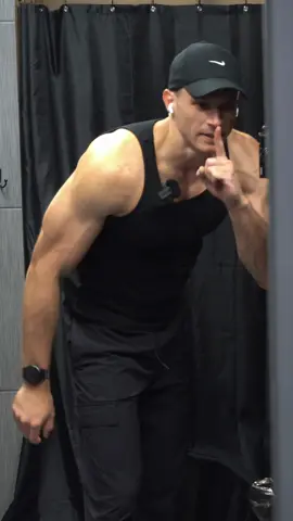 A post by @buenosdiasdiaz on TikTok caption: Es contenido. No lloren porfa 😭 #fitness #gymtok #atletahibrido 