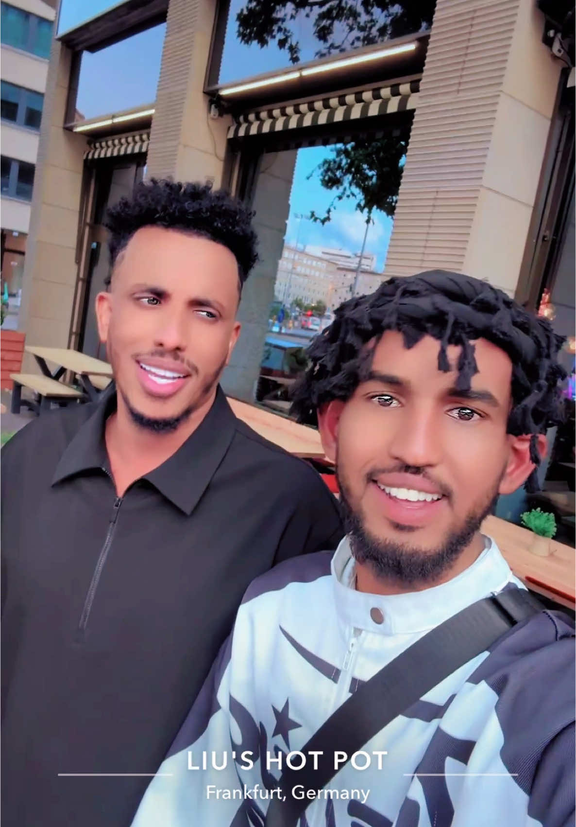 A post by @taaxo_jr on TikTok caption: @Ilkacase Qays dhowaan wuu idinla jogaa oo wuu shaciyey xiligu idiin imaanayo video-gan meel fog hala gaadhsiyo✌️ #lassmachen #taaxo #fypシ゚viral #fyp 