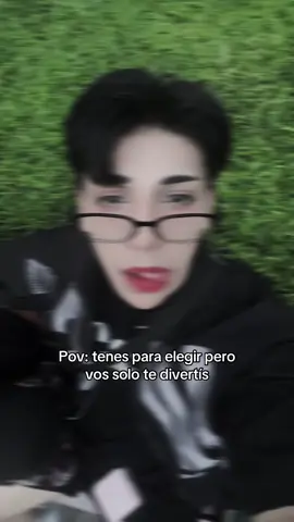 A post by @emanuelsitok on TikTok caption: Bromis #humor #paratii 