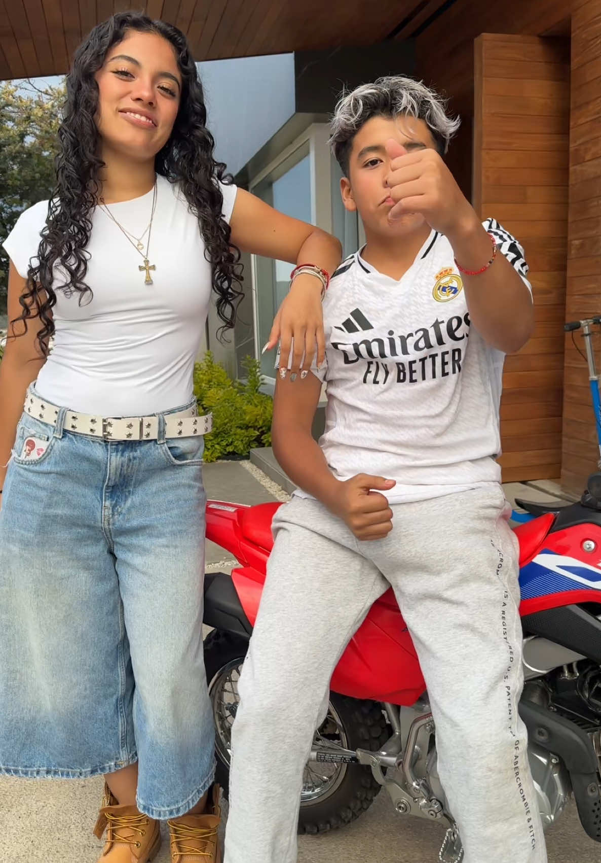 A post by @picusoficiaal on TikTok caption: Quien pa’ ir a dar un rol conmigo y la prima? 🏍️🇲🇽 @Zoecita 🔥🥰