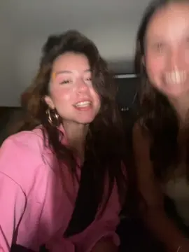 A post by @vanillira on TikTok caption: Elifsezgin delirdi (şarkıyı duymuyoruz)@Elif Sezgin 