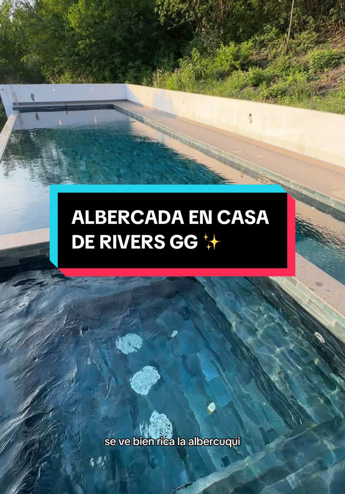 A post by @amablitz on TikTok caption: Vlog Albercada en casa de @rivers ✨con @ARIA 🍓 @filisgg @Diego y Pedro 💖 #fyp #amablitz #viral 