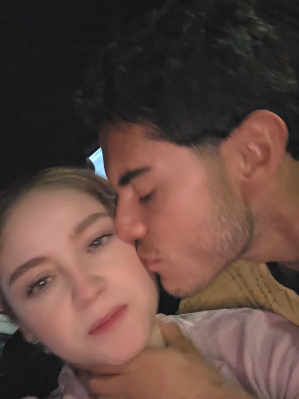 A post by @karolsevillaokay on TikTok caption: ES QUE ES GUAPO! 😒🙄😈