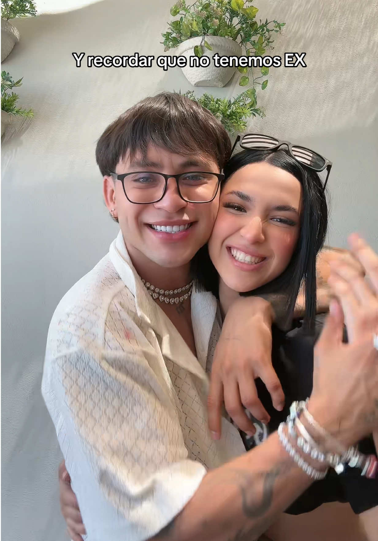 A post by @elrodcontreras on TikTok caption: #contenido 💋💋💋