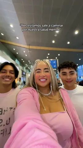 A post by @soymaaleja on TikTok caption: Nooooos fuimoooos 😍🥺! Seguiré al que adivine para que país vamos ? @Louis• @CARAOS🔮 #fyp #parati #soymaaleja 