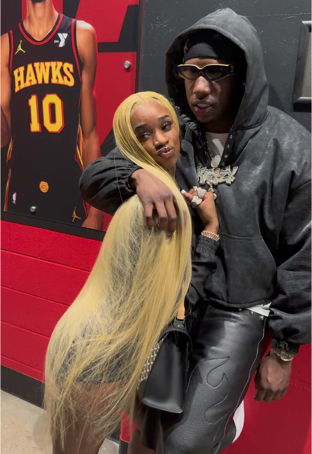 A post by @rob49_ on TikTok caption: You so mf Sexyy!! 🦅 #rob49 #wthelly #tour #lilbaby #sexyyred 