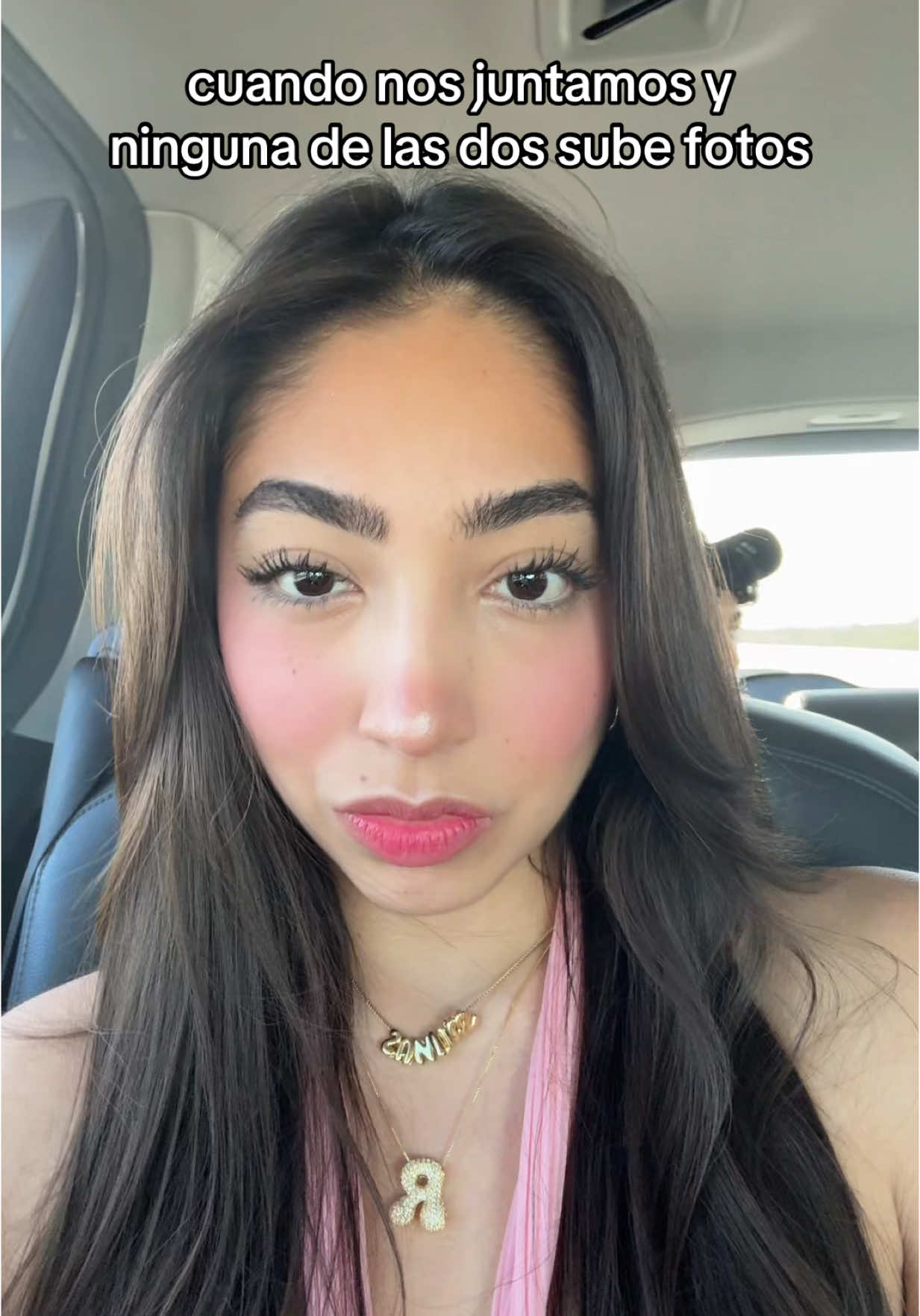 A post by @rosy.salinass on TikTok caption: 😞💔 @Mia Salinas #amante #besties 