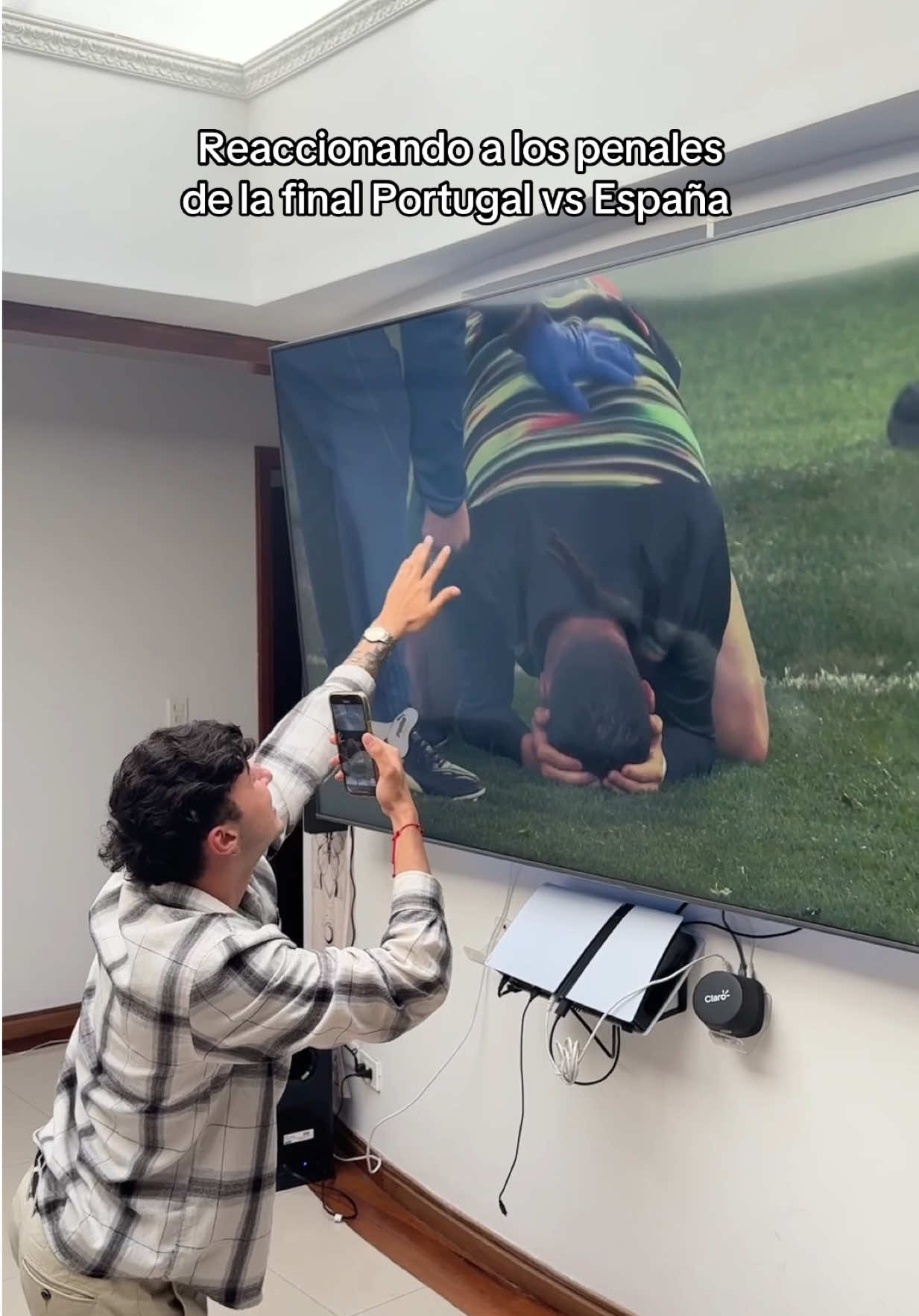 A post by @daniela_giraldo1 on TikTok caption: Mi novio es muy fan de Cristiano 🥹😂❤️ #giraldos #fyp 