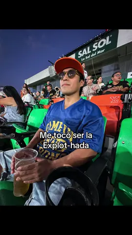 A post by @danielnoveloo on TikTok caption: Pocos saben que además de ser creador de contenido, tengo una network con otros creadores, también estoy en la producción de otros proyectos, grabo mi contenido y estamos al frente del podcastmadre de @Nacha Rock y de otro podcast llamado @shotconmadre me gusta producir contenido 🙂✌🏼