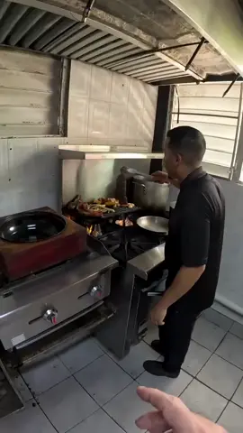 A post by @tradicionespr on TikTok caption: Casona de Parilladas de Campo 🥩 Te Traen las Cajotas con Carbon a la Mesa ❤️🇵🇷 Repleta de Carnes..  !!