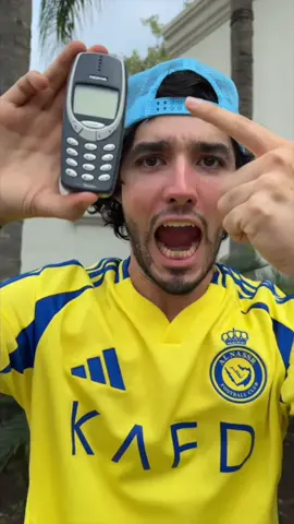 A post by @rickylemon99 on TikTok caption: Por fin destrui el nokia indestructible?