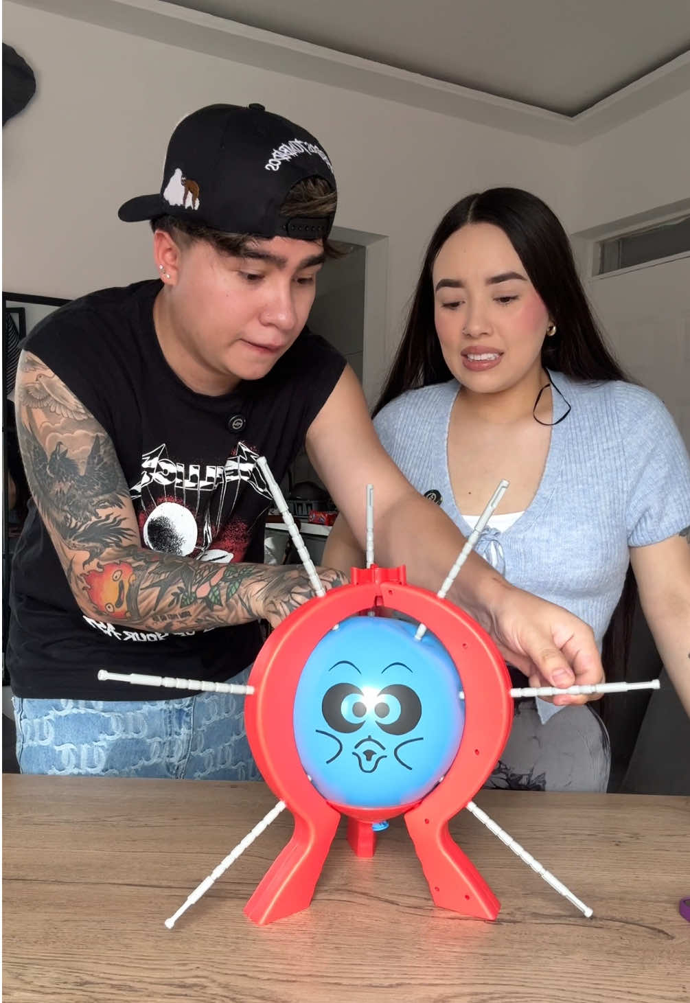 A post by @christianfabiannn on TikTok caption: Ahora a quien le tienen que revisar el celular? 💔😭 @Nicole Bernal 