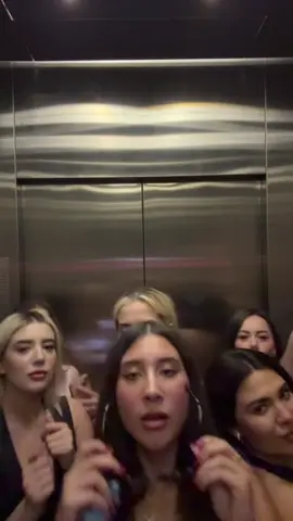 A post by @wiwishoda on TikTok caption: lobby33 #labishoda 