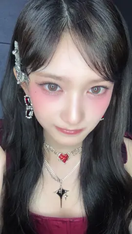 A post by @ive.official on TikTok caption: Kasih aba aba 🧛‍♀🖤 #IVE #아이브 #アイヴ #LEESEO #이서 #イソ