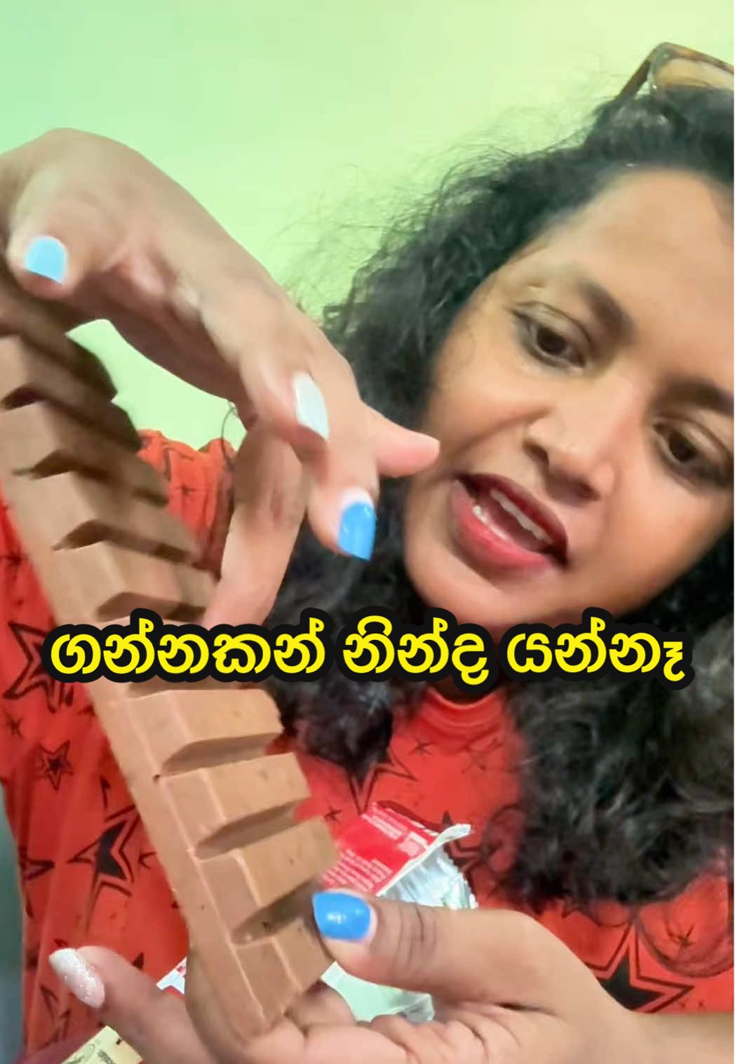 A post by @magic_compass on TikTok caption: ගන්නකන් නින්ද යන්නෑ 🙄  #food #chocolate #whattoeat #tiktoktaiment #kuchiandbuchi #magiccompass #tiktokvlog #husbandwife #foodreview #fyp #coupletiktoks #Vlog #srilanka 