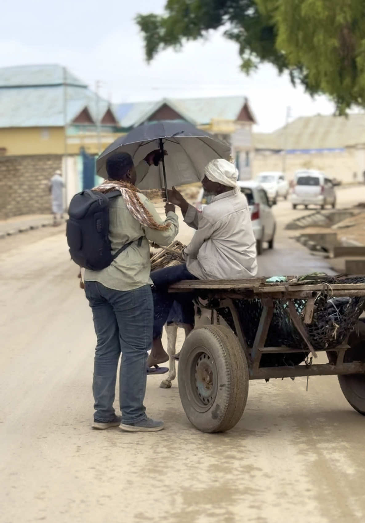 A post by @team_kaariye0 on TikTok caption: Aan isku naxariisano si alle inoogu naxariisto wlayal uu muqalakan shere iyo repost dhaha#otherside #kaariye #somalitiktok12 #kaariye #somalichalange #pranks 