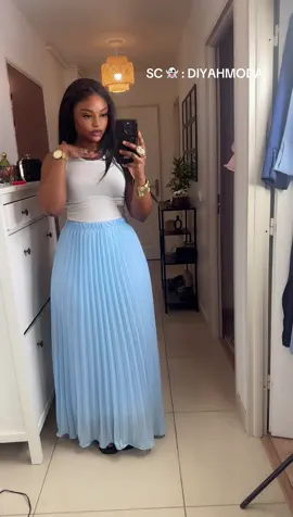 A post by @diyahmoda on TikTok caption: Tu souhaite des jupes de qualité bien longue . Une seule adresse 🔥 ajouté mon snap pour ne rien raté #pourtoii #foryoupage❤️❤️ #shopee #debloquemesvue🥲🙏🏽 #pourtoi 