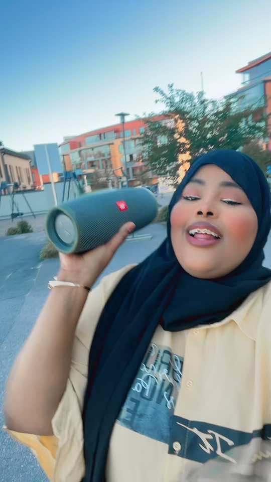 A post by @amaal_asal_burco on TikTok caption: 😂😂😂😂😂 taageeeradu Waa Muhiiim 😂😂😂#amaal_asal_burco 