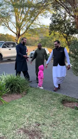 A post by @wickycheemaofficial on TikTok caption: Chala na mary chaly di maa mary kithy hor na jam tary 😂😂😂🤭🤭@Wicky Cheema @Chand Cheema #southafrica #usa🇺🇸 #mamayanda #pakistan 