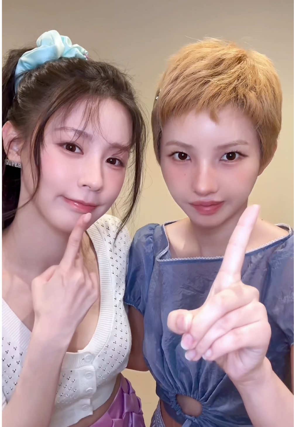 A post by @official_i_dle on TikTok caption: 연자매 니코니코니 👉👈 #아이들 #idle #미연 #MIYEON #소연 #SOYEON 