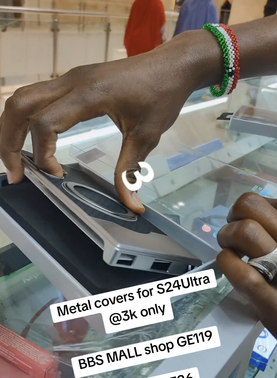 A post by @hillalphones2 on TikTok caption: #smartwatches #eastleighnairobi #nairobitiktokers #nairobi #bbsmalleastleigh #fypppppppppppppp #fyppppppppppppppppppppppp #fypシ゚viral #foryouu #foryoupage❤️❤️ #foryourpage #tiktokviral #tiktoktrending #viral #trending 