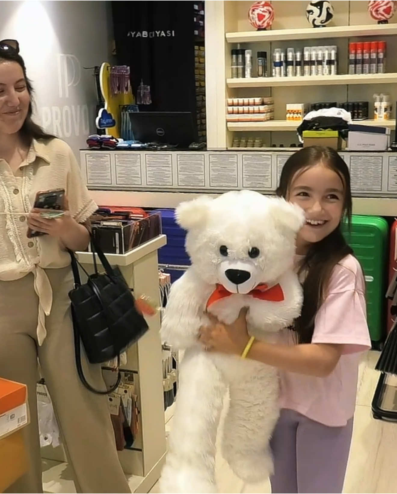 A post by @osmangokcek_ on TikTok caption: Bayram dolayısıyla Sincan’da yaptığımız ziyaretlerde vatandaşlarımızın gösterdiği ilgi ve alakadan dolayı çok teşekkür ederim. 