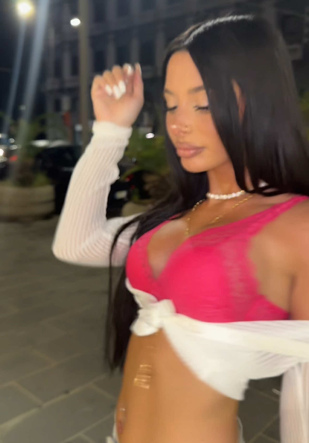 A post by @alessia_basile_ on TikTok caption: aaayy #fakebody #fakesituation 