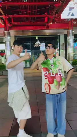 A post by @lingin1209 on TikTok caption: 眼鏡一直反光，好煩🤣
