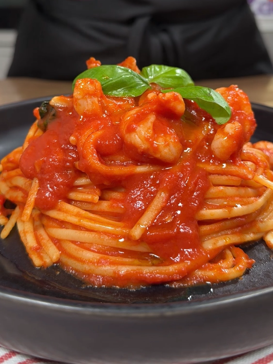 A post by @giallolovesitaly on TikTok caption: This is your sign to make spicy shrimp pasta tonight 🔥🍤 Garlicky, silky pomodoro sauce, fresh basil, and just the right heat from Calabrian chili—finished with a kiss of lemon zest 🍋 Dinner = done in 30 minutes @flavorsbyalessandra Ingredients: 1 lb large shrimp, peeled and deveined 3 tablespoons extra virgin olive oil 4 cloves garlic, thinly sliced 1 teaspoon fresh red chili pepper or calabrian chili peppers in oil or red pepper flakes  24 oz pomodoro passata 1/4 cup dry white wine 1/2 teaspoon sugar  Salt and freshly cracked black pepper to taste 1/4 cup fresh basil 1 lb pasta  Zest of half a lemon  #giallolovesitaly #shrimps #fradiavolo #foodtok
