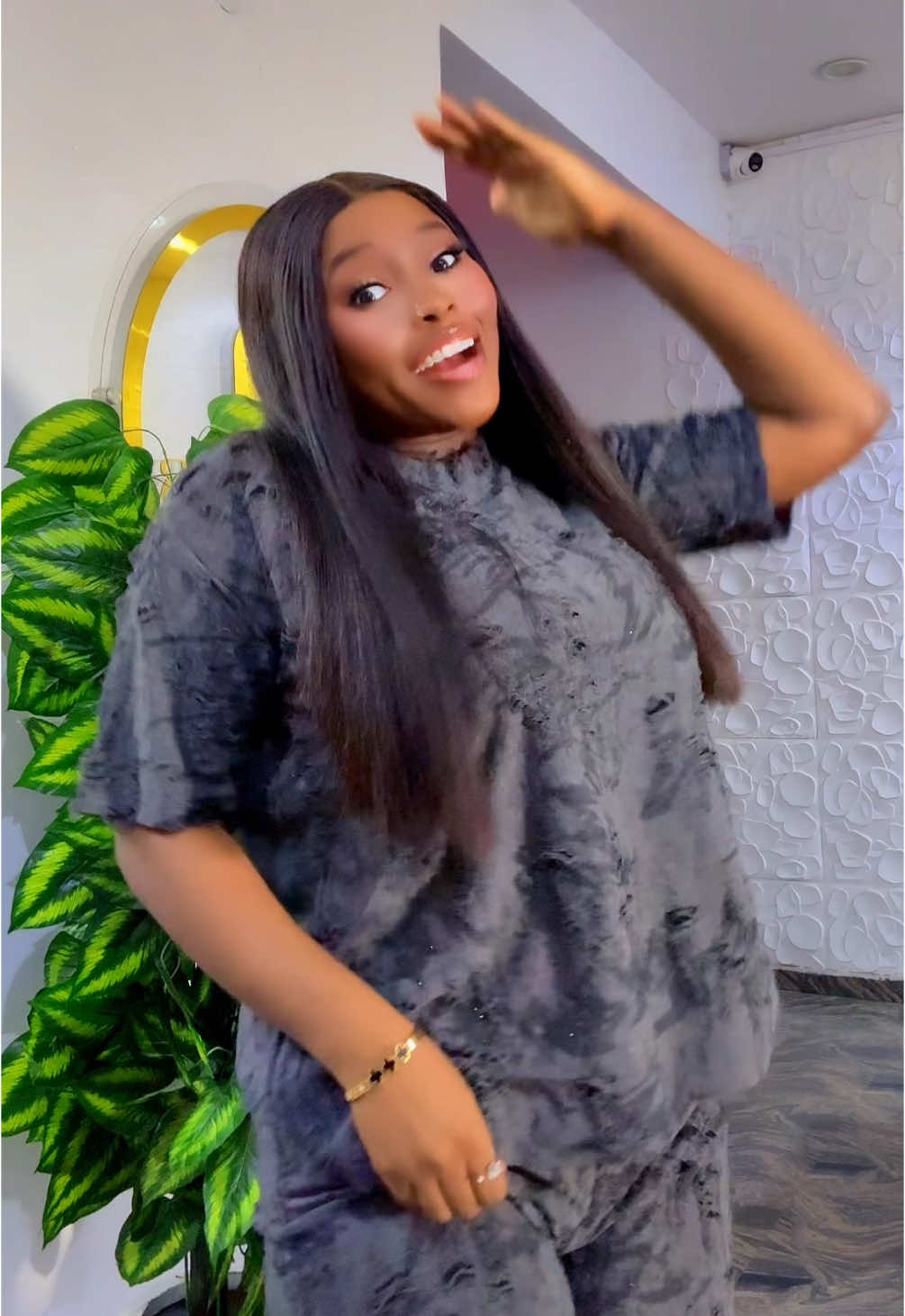 A post by @otweytwey on TikTok caption: 🤭#otweytwey 