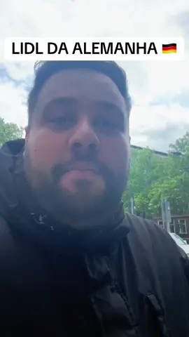 A post by @ on TikTok caption: LIDL NA ALEMANHA #fyp #ciganos #carlosbombaoficial #comedia #frankfurt #portugal🇵🇹 #lidl 