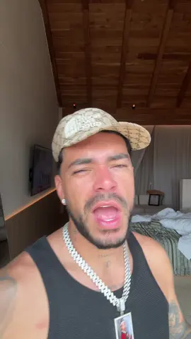 A post by @elcantantedelghetto on TikTok caption: Hoyyyyyy sale video nuevo 🔥🔥🔥🔥