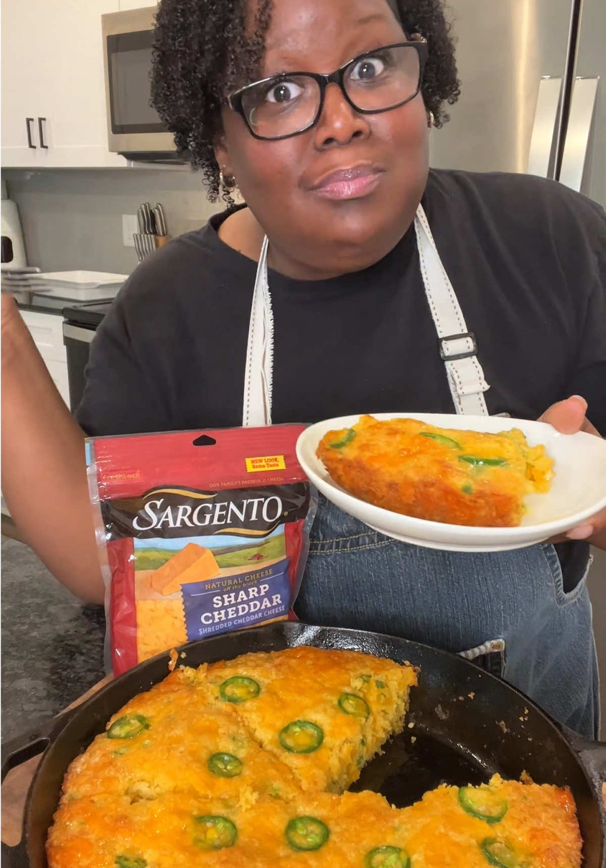 A post by @its_sogood on TikTok caption: #SargentoPartner Juneteenth brings cultural togetherness through food as a way of celebrating our ancestors with one another.  And with the great taste of @Sargento Cheese who is celebrating with us! #jalapenocheedarcornbread #juneteenth  #ad