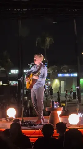 A post by @_realcountrymusic on TikTok caption: Shake the frost #tylerchilders #ontheroadtour #acoustic #livemusic 